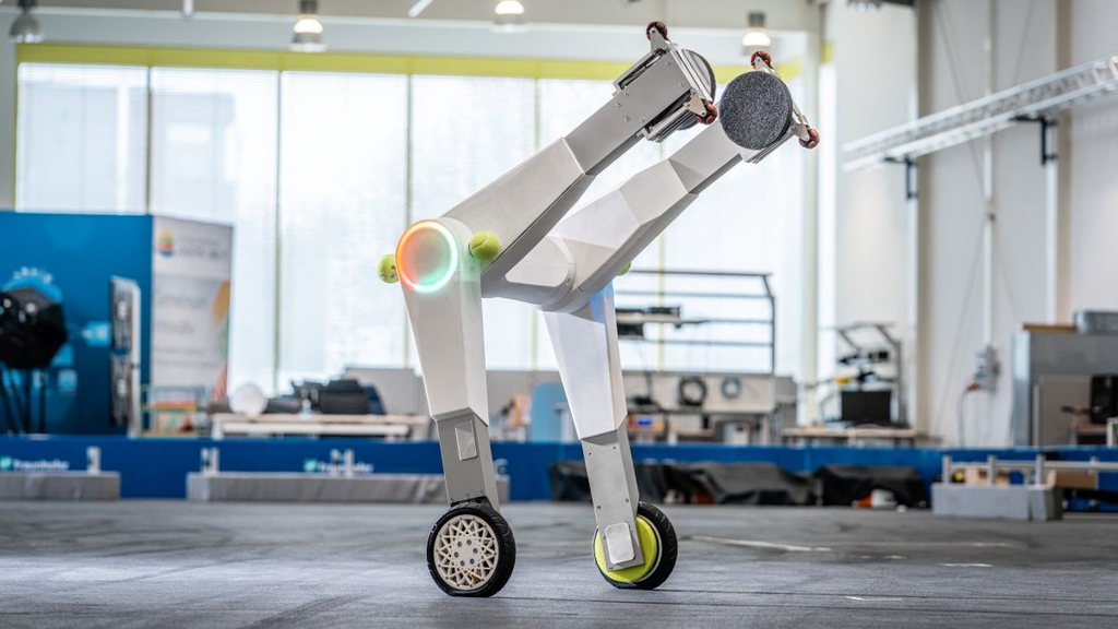 Im Projekt FlexTools untersuchen Forschende Anwendungen von autonomer mobiler Robotik in der Produktionslogistik von Automobilzulieferern. (Foto: Fraunhofer IML – Michael Neuhaus)
